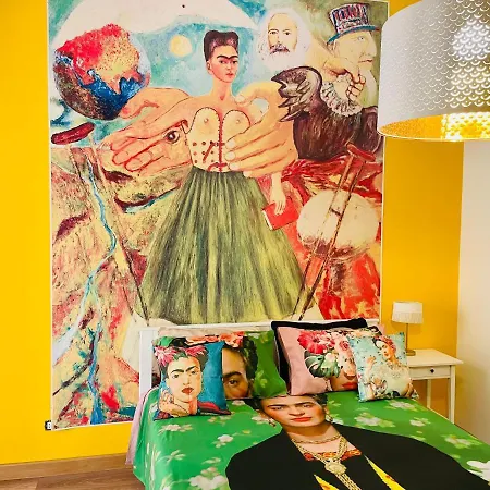 Contemax Arthouse Πανσιόν Σαλέρνο