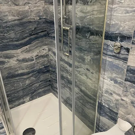 Πανσιόν Contemax Arthouse Σαλέρνο