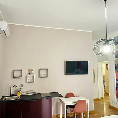 Contemax Arthouse ゲストハウス サレルノ